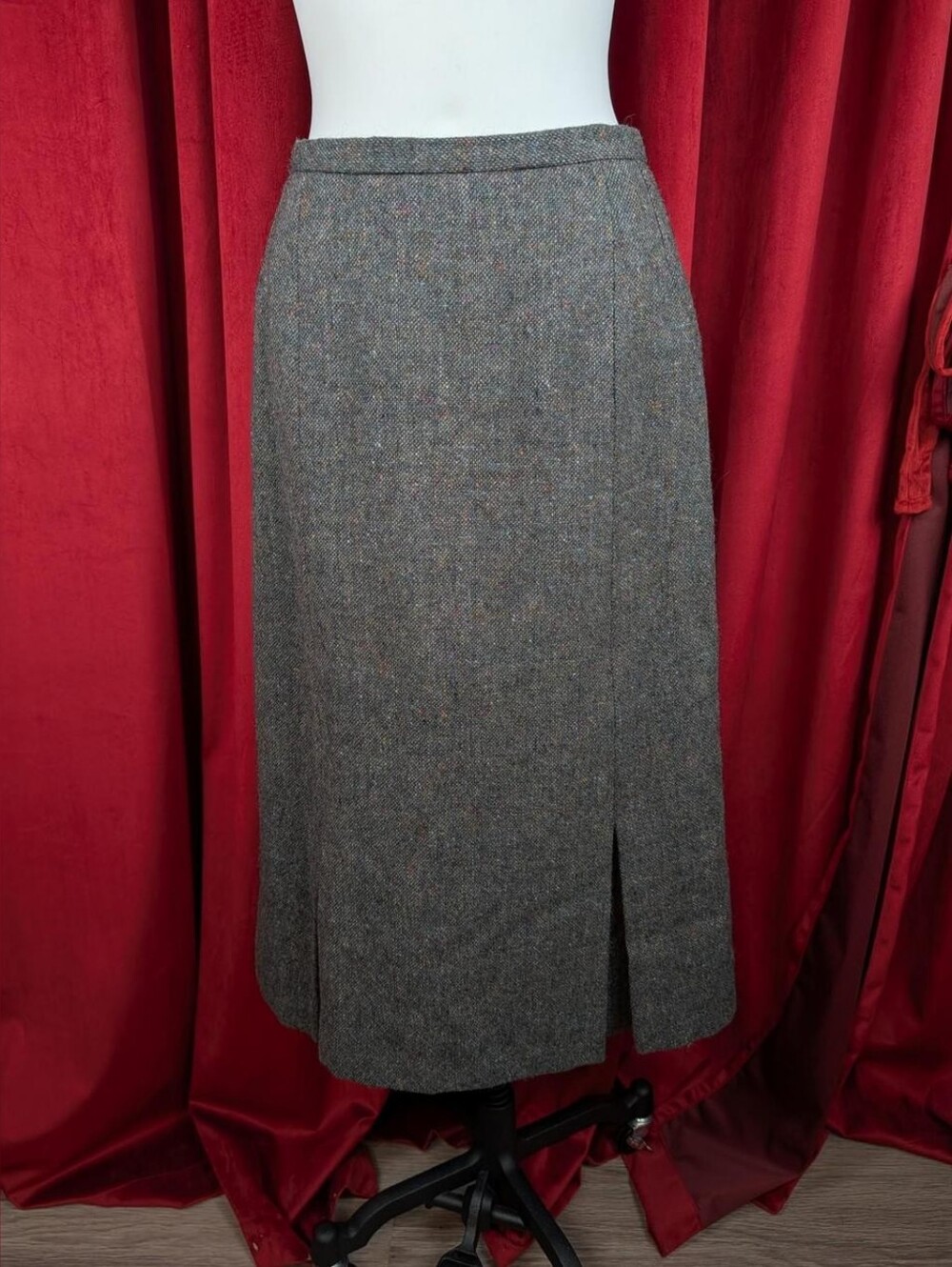 True Vintage 70's Brendella Gray Tweed 100% Wool Midi Walking Skirt